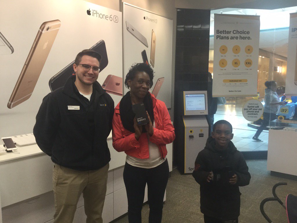 badtotheB1's tweet photo. @SprintMWLS 3 new customers for the good guys!
#asprintcustomerisahappycustomer https://t.co/aW2zHys9e3