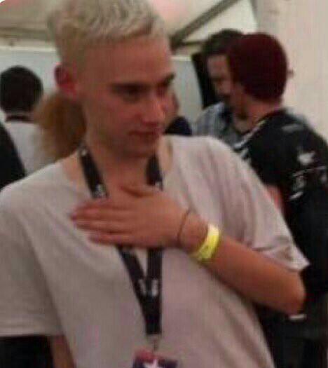 TypicalYearsFan's tweet image. If you're a @yearsandyears fan, these are your 4 phases of dealing with @alexander_olly 's new selfies