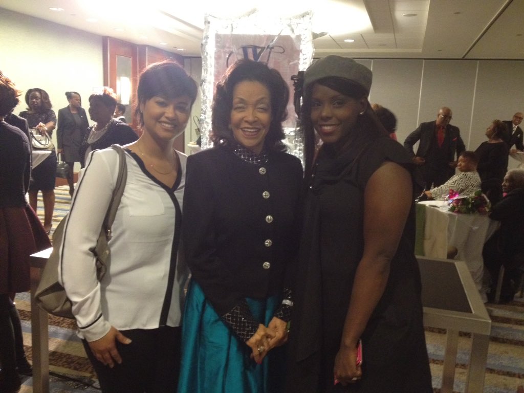 maudlynei's tweet photo. Mentees @tarynreports @jesswenck w/Pioneer Journlst @MerriDee1 @sharirunner/@ChiUrbanLeague @#ChicagoDefenderWOE2016 https://t.co/Jkn4tVz2h0