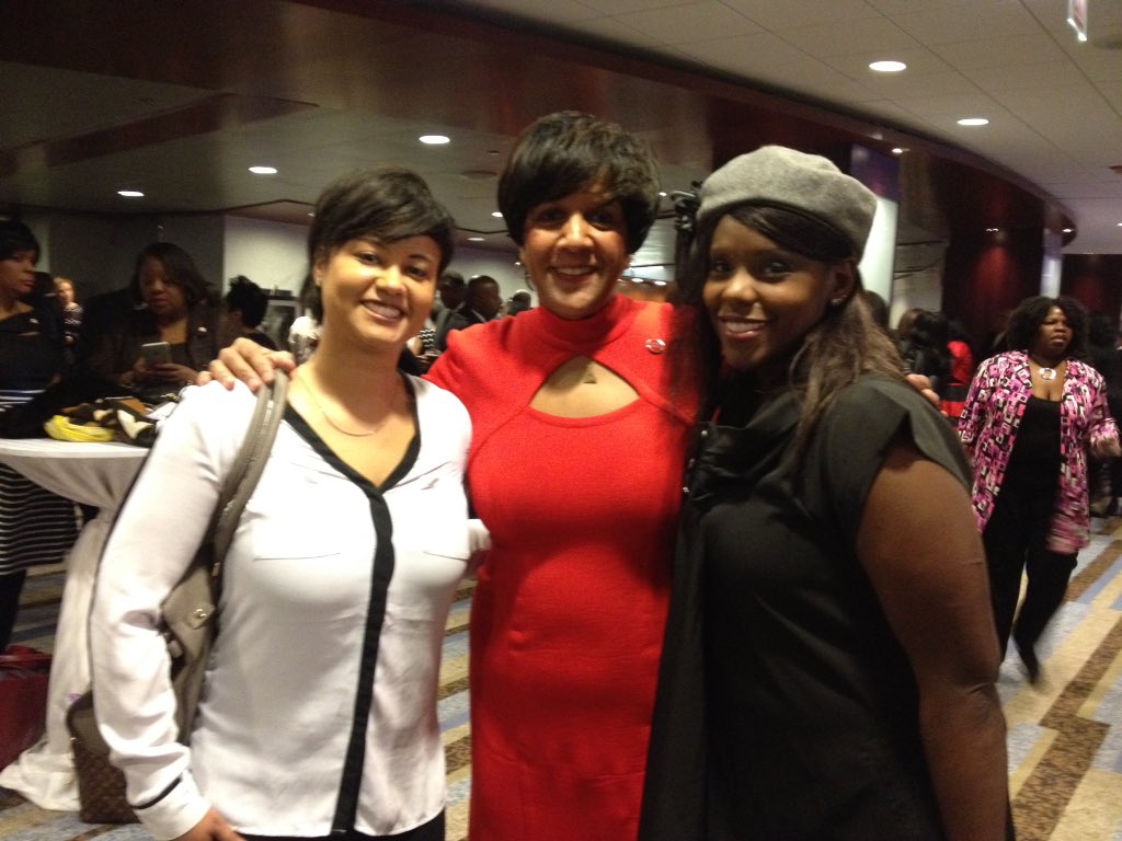 maudlynei's tweet photo. Mentees @tarynreports @jesswenck w/Pioneer Journlst @MerriDee1 @sharirunner/@ChiUrbanLeague @#ChicagoDefenderWOE2016 https://t.co/Jkn4tVz2h0