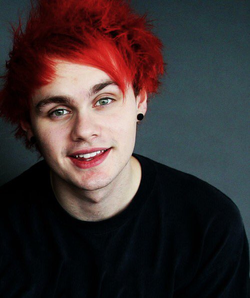 makeupcelebz's tweet photo. michael clifford https://t.co/A2jI2ozLvj