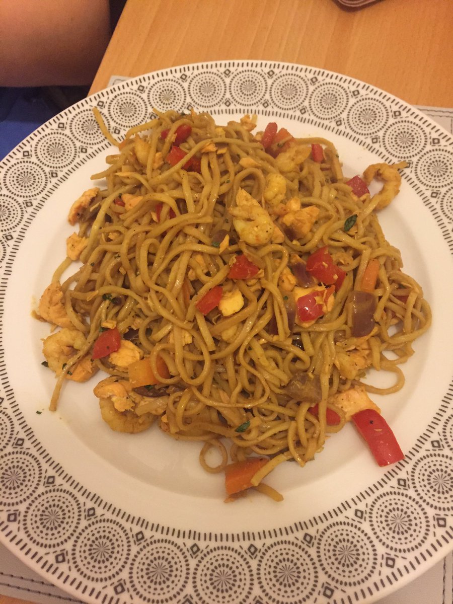 ParrySW's tweet image. Spicy salmon and prawn noodles! goodtoknow.co.uk/recipes/540824…