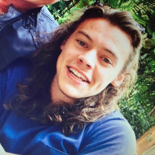 makeupcelebz's tweet photo. harry styles https://t.co/R1BCZ1sEXm