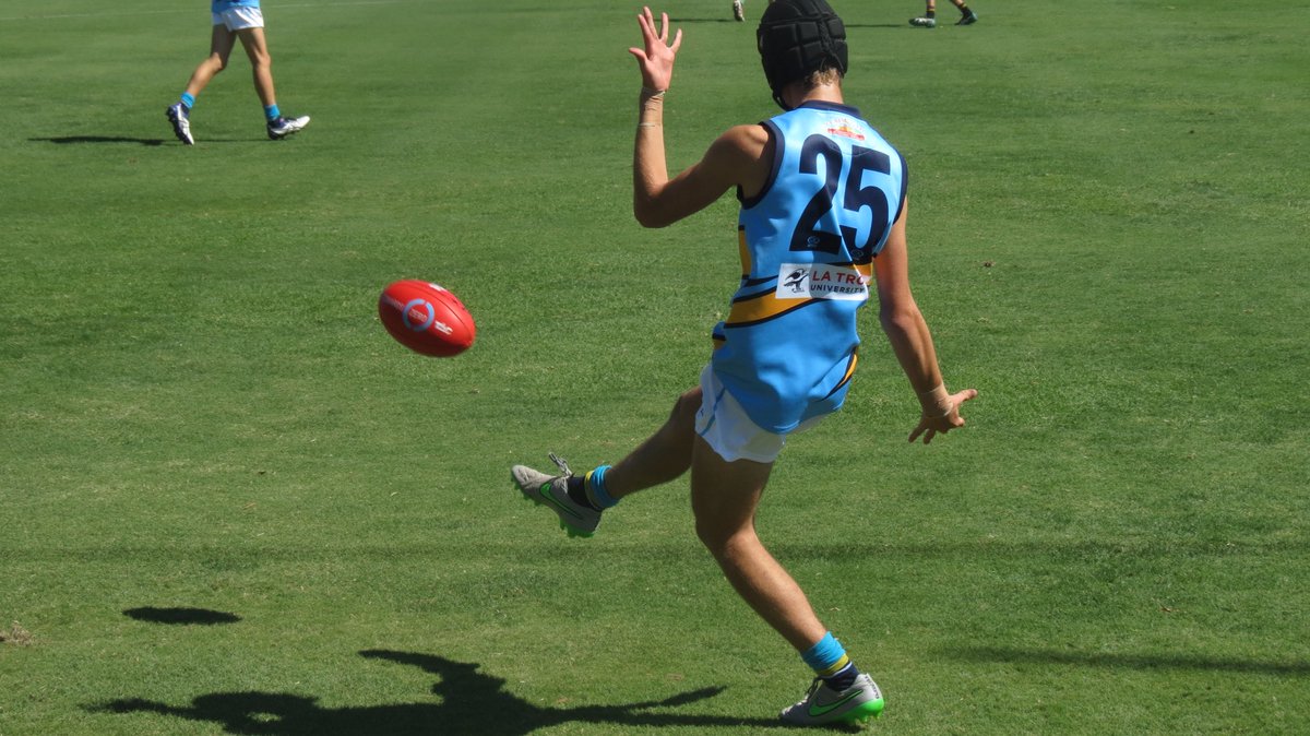 At 3/4 time in the U16 Pios v Bushrangers the Pios have kicked on to lead 9.6.60 to 5.4.34 #GoPios