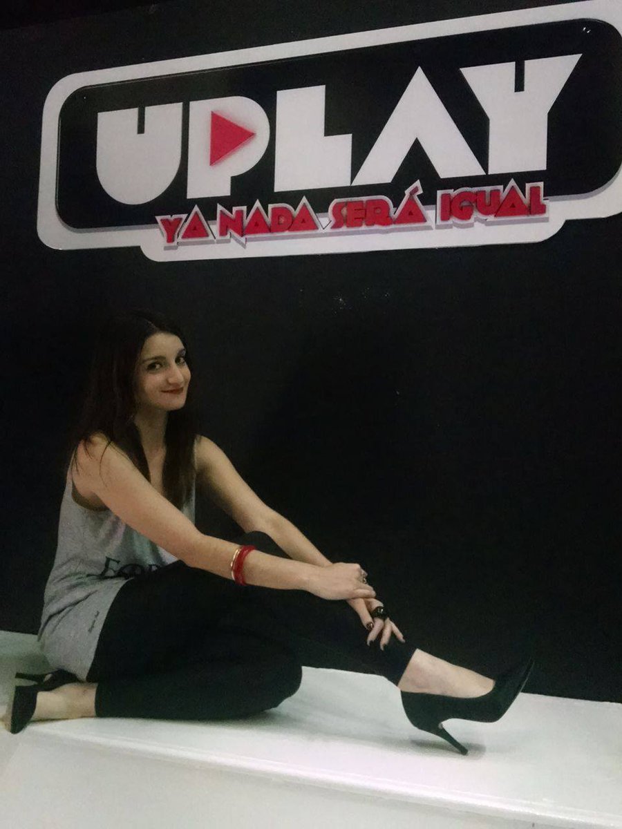 estilo_friki's tweet photo. Hermosos retratos del día de grabación del programa especial del desafío @UplayTelefe  @UPlayNetwork Felicidades! https://t.co/ewLgFBXKBd