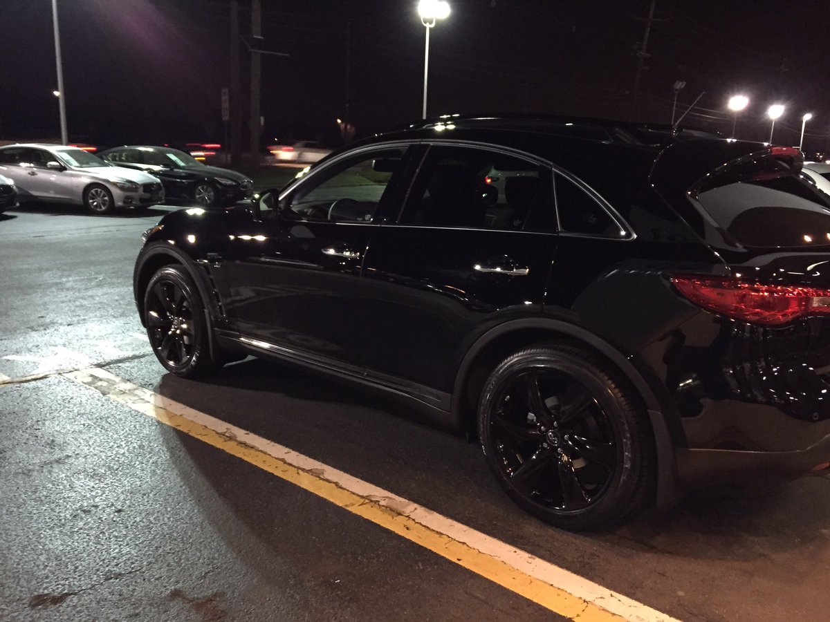Justin_Fleites's tweet photo. My pops just got a new whip #infinitifam #batmobile https://t.co/85vVzOFwiT