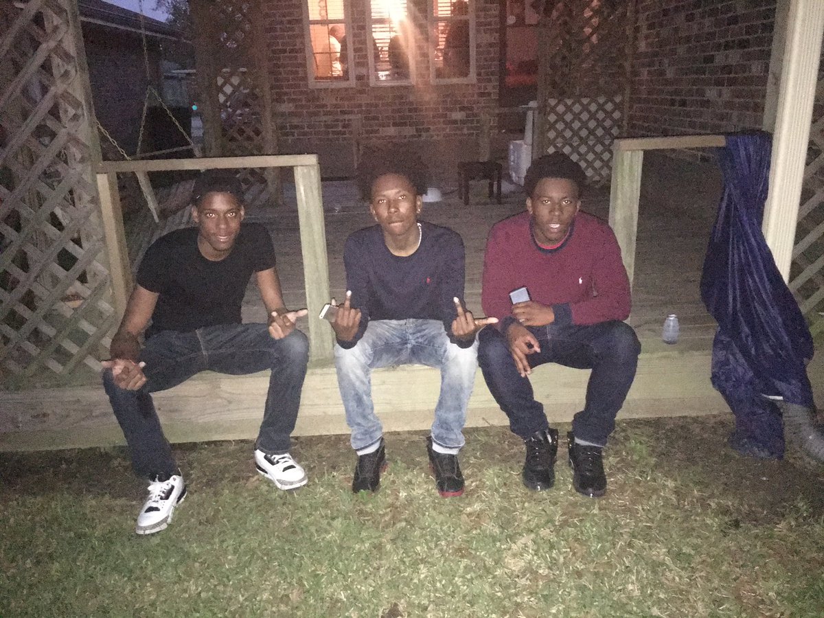 mavkus__'s tweet photo. We ain't chasing hoes round here we loyal Bros round here ‼️💂🏽 https://t.co/9Y9dpxtLlZ