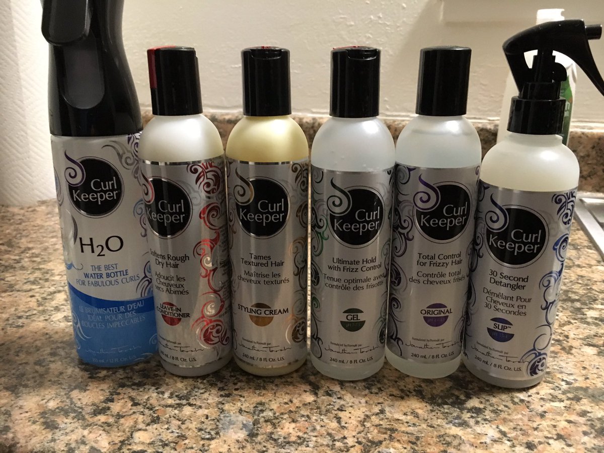 Curlybookworm's tweet photo. @naturallycurly thank you for my gift, I absolutely love Curl Keeper! #sodefined #beautifulcurls https://t.co/SROfGp65U6