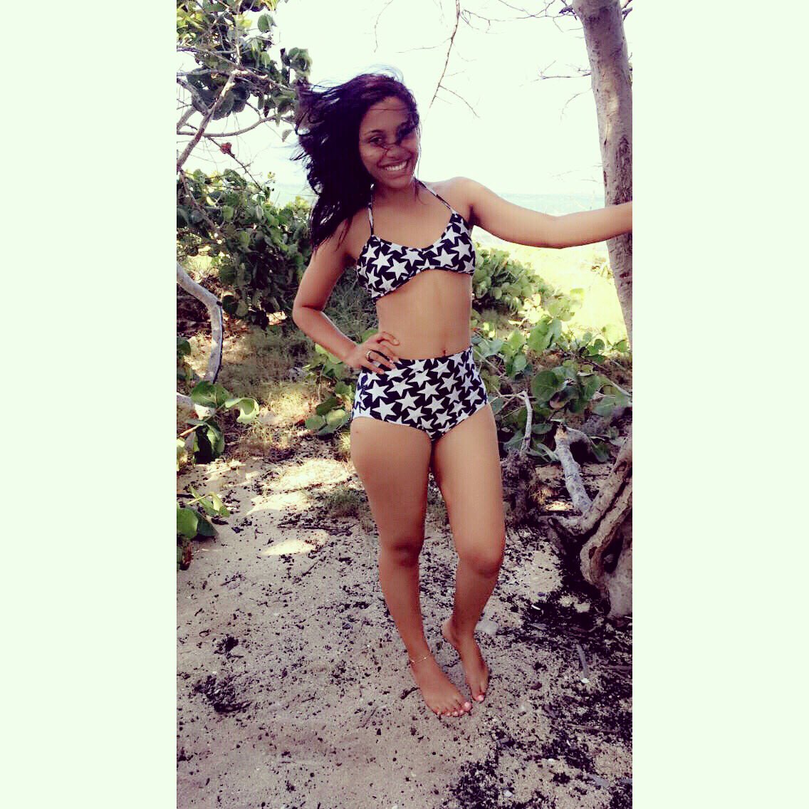 JohannaPea10's tweet photo. Te daré completo el cielo, pero contigo volaré 🌸💛👙😎 #Ss2k15🕶 https://t.co/qgVrcQPfB7