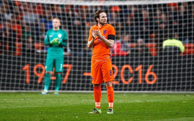 PerSempreUnited's tweet photo. Daley Blind v Perancis. https://t.co/8OmGGgDtYA