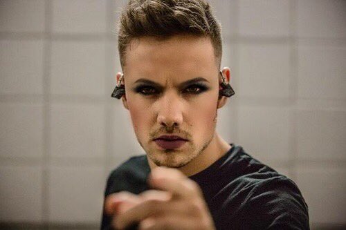 makeupcelebz's tweet photo. liam payne https://t.co/4KMu2sNCFh