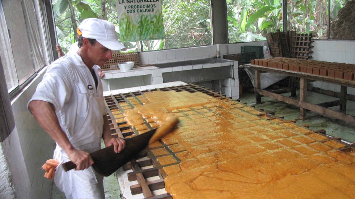 #Villetaes Historia.Llamada la ciudad dulce de Colombia,por ser un municipio productor de panela a base de caña.