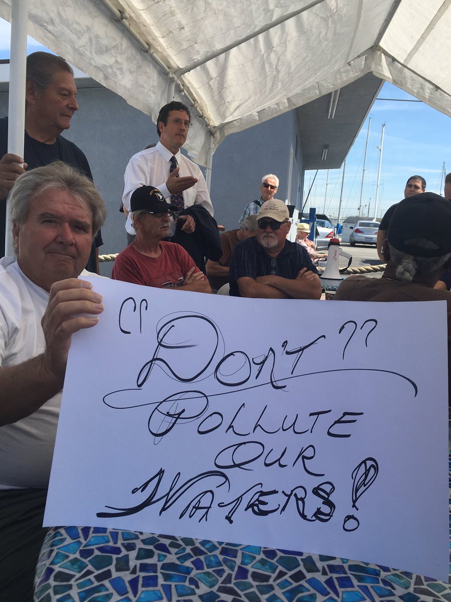 gomez_mayde's tweet photo. Wilmington Harbor residents say not enough has been done to clean up the spill on the harbor 2 weeks ago. @ABC7 5pm https://t.co/osRvtxKjBu
