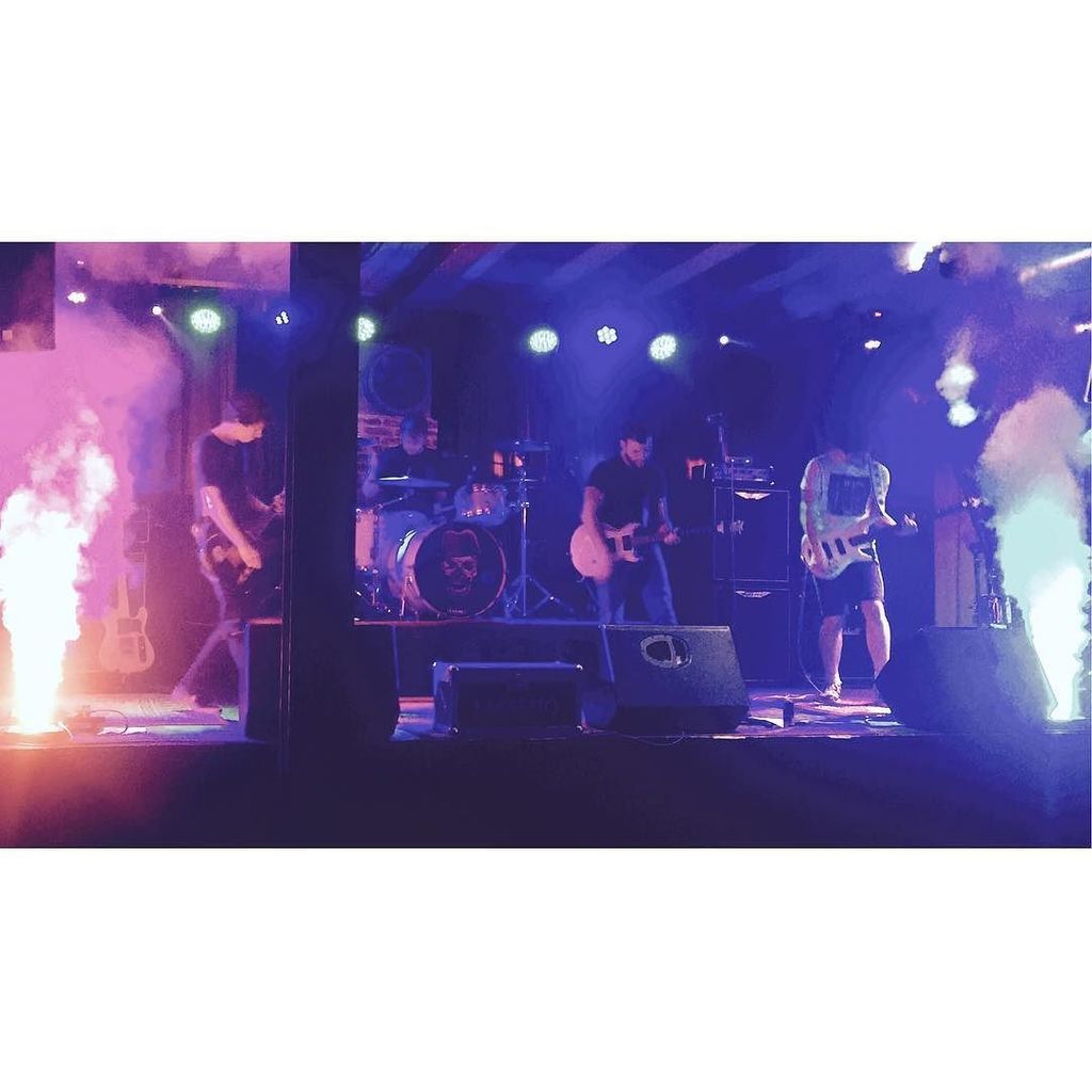 Maisetto's tweet photo. Tonight at @rebellionbarmcr with @thedivideuk #Manchester #Maisetto #TheDivide #Rebellionbarmanchester https://t.co/itPi6MHkdO