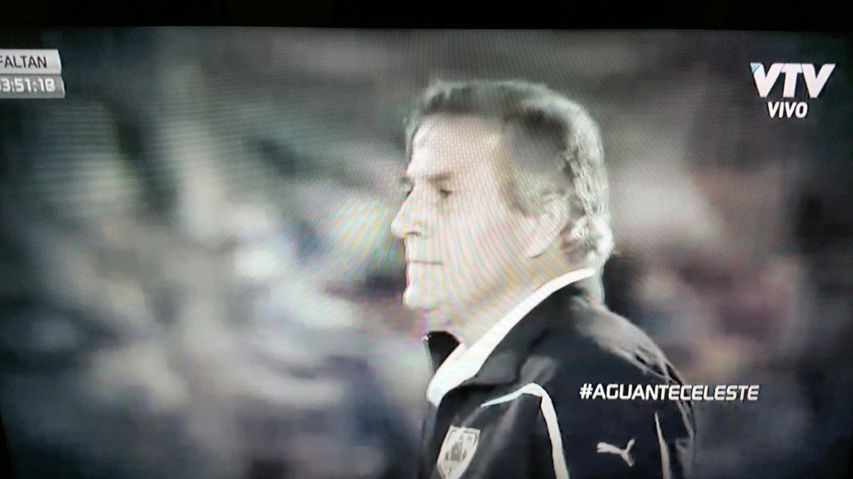 grichieri's tweet photo. Haciendo el #AguanteCeleste desde España. 
Hoy vuelve el Lucho
Arriba Uruguay !!! https://t.co/2YdZvjfAH6