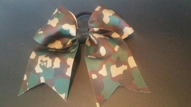 ADORABOW_BLING's tweet photo. What do u think of our new "Cam-bow"?Cuz we absolutely love it! #bows #hairaccessories #camo #CamBow #adorabowbling https://t.co/VbJsvwWBI4