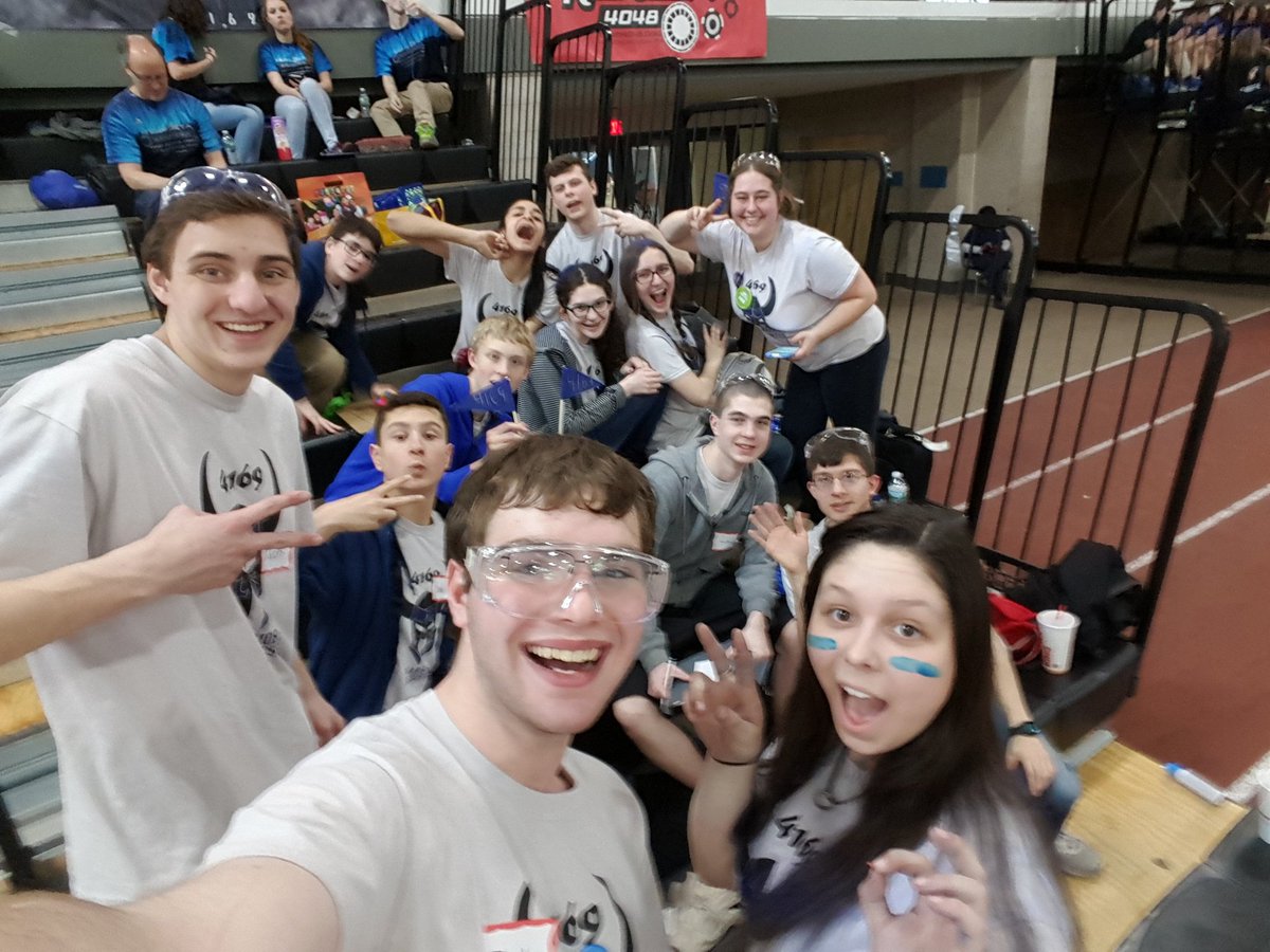 LSrobotics's tweet image. This team is lit. #warriorrobotics #omgrobots #NERIDE #frc4169