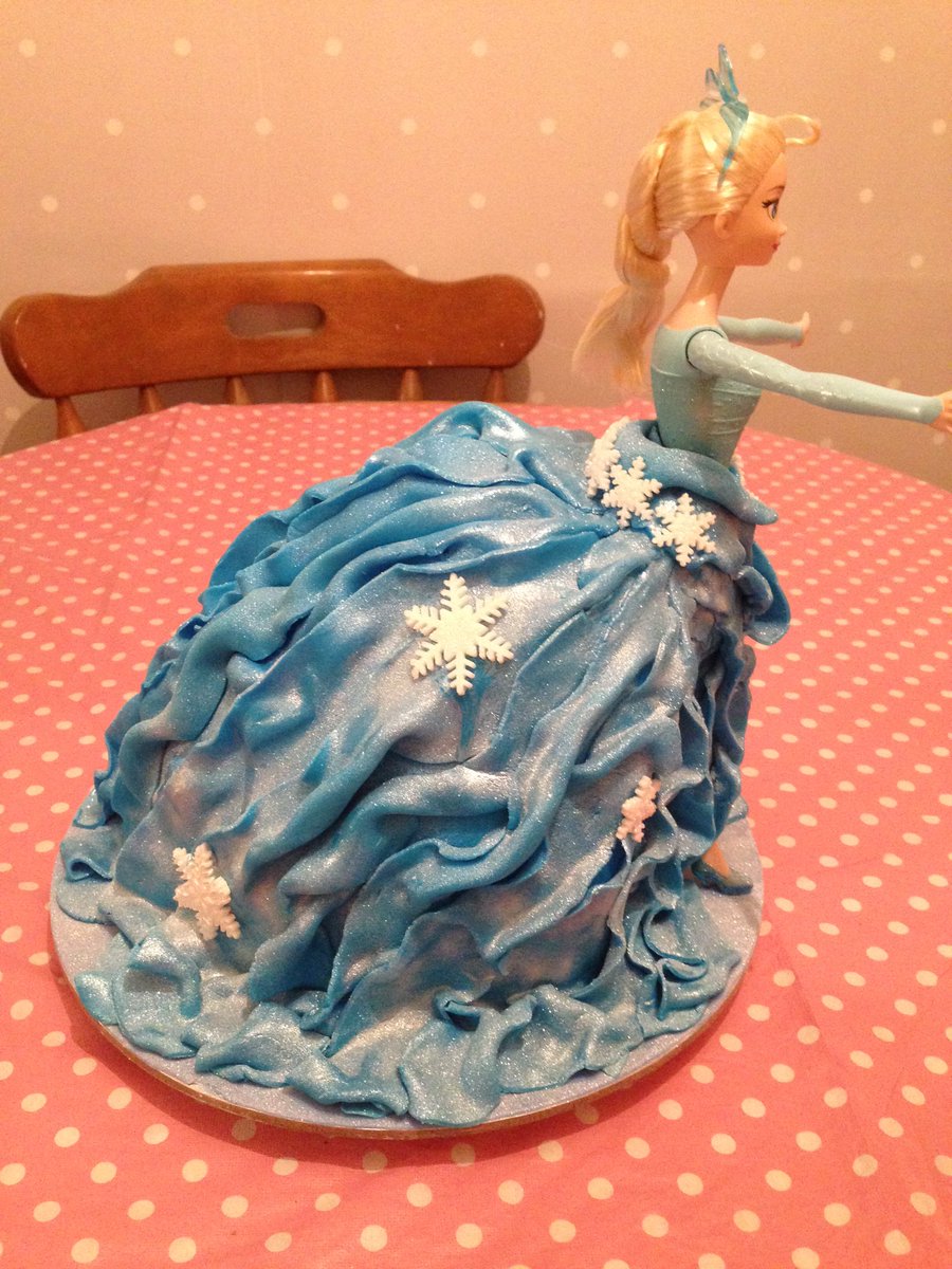 Dorisandbea's tweet photo. Made this today #Elsa #frozen #birthday #party #cake #handmade #essex #colchester #princess https://t.co/9f5SKVD655