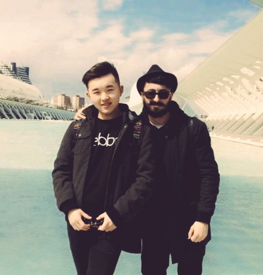 pese a miles d tormentas siempre sale el sol...Y juntos hacéis q brille con mas fuerza! Que nada os impida sonreir!