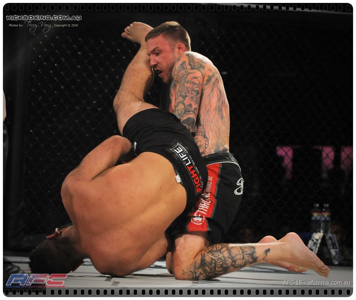 FightLife_Store's tweet photo. #FightLifeTeam athlete Tony J Dib finishes his AFC MMA debut in the first round #ProudSponsors @tjdib https://t.co/7xsEqM1TmG