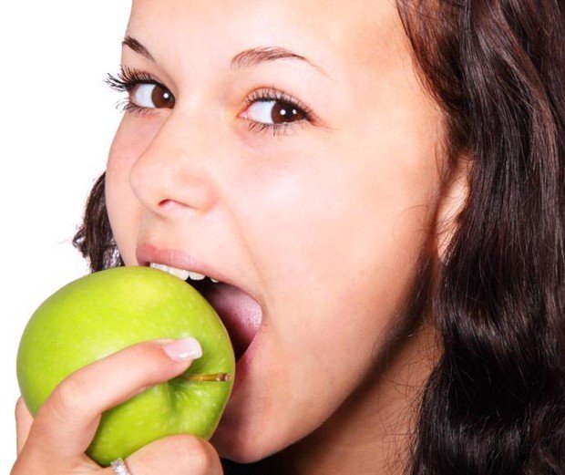 commonmedical's tweet photo. Check out Tooth Whitening Trends https://t.co/YqGIZaOu0I #Teethwhitening #oralhealth #Healthyteeth https://t.co/oFxMb52VGa