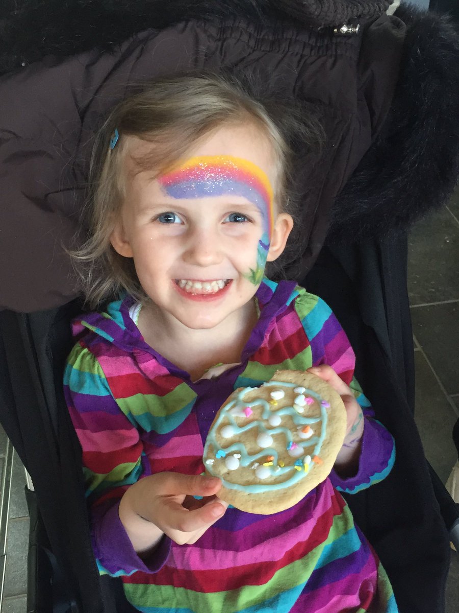 Mrs_M_Walker's tweet photo. #CIBLcookie - great fun at the zoo today! Thanks Calgary Italian Bakery! https://t.co/OtN3IYGcZY