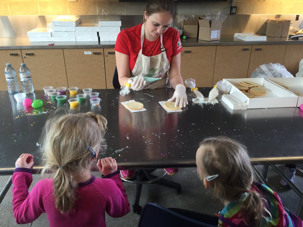 Mrs_M_Walker's tweet photo. #CIBLcookie - great fun at the zoo today! Thanks Calgary Italian Bakery! https://t.co/v9sacfzlY8