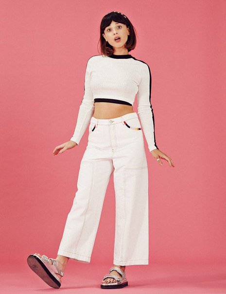 Iamveryhype's tweet photo. La jolie @iamfoxes fait la couverture du nouveau numéro de "Rollacoaster" <3 #Foxes https://t.co/Z8BbL9FVxz