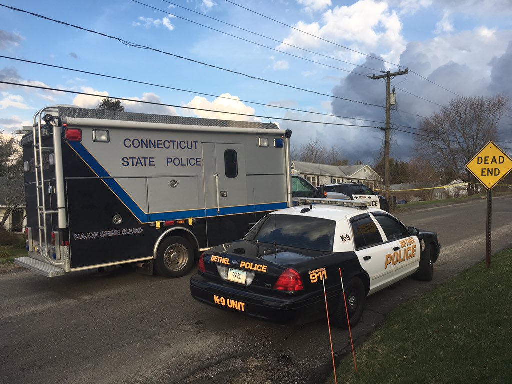 AbbeyNBCBoston's tweet photo. .@CT_STATE_POLICE just showed up to the home in Bethel where 3 people were shot. @NBCConnecticut https://t.co/KYVZV7yf4W