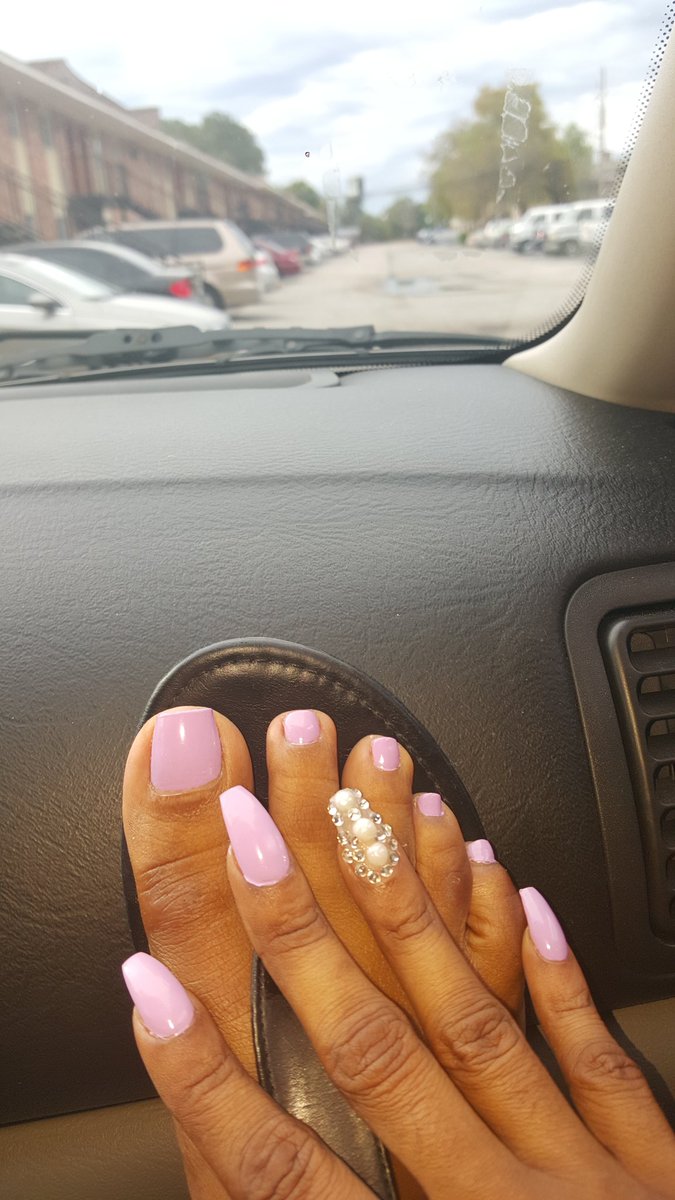 LolaHefner's tweet photo. My fat pretty toes! π
#nailflow https://t.co/DRz1NKL0KV