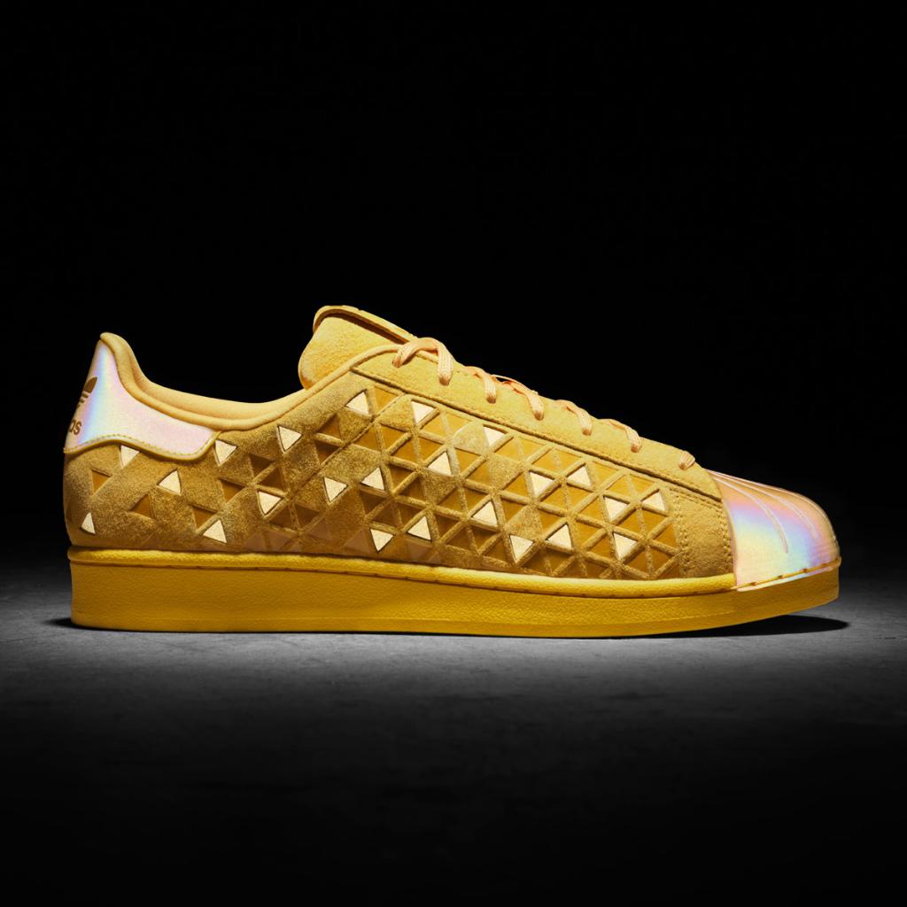 Deuk artikel Pretentieloos adidas Originals on Twitter: "Next up in the #XENO Spectrum pack, gold  Superstar, is here. Watch for more drops to come. https://t.co/oah3tcYnq5  https://t.co/Yzj7n84mJW" / Twitter
