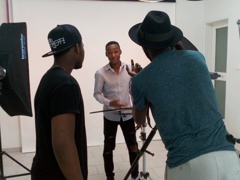 hesjaay's tweet photo. Actually had a great moment with Dokoti team at @DokotiEvents Brand new shooting studio. GOT MY FACE OPENED 😁🎉 https://t.co/Qf0Gu7eQuT