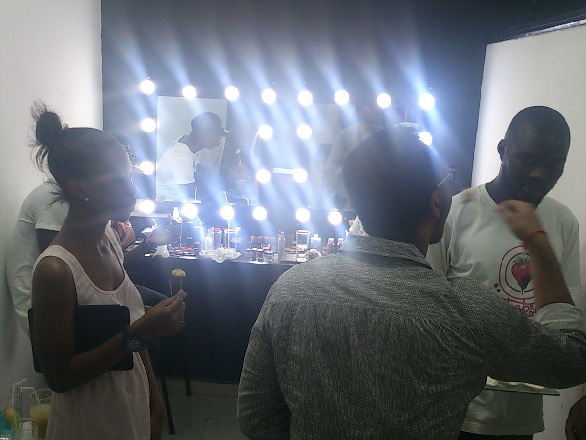 hesjaay's tweet photo. Actually had a great moment with Dokoti team at @DokotiEvents Brand new shooting studio. GOT MY FACE OPENED 😁🎉 https://t.co/Qf0Gu7eQuT