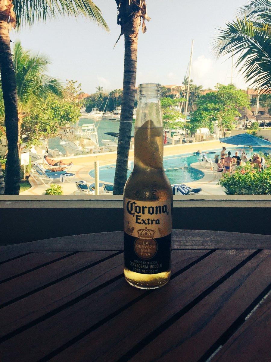 BerniMeilleur's tweet photo. Sky shining blue~ ~living that good life ~get your lazy on , let the sunshine  ☀️ that's #WhyGodMadeSummertime 🍻 https://t.co/KkaLTFtuB9