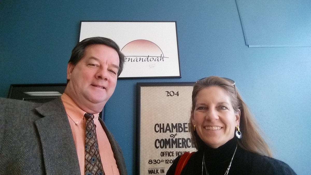 frank_spillers's tweet photo. WUCA! Dude and Dudette in rural Iowa. @Shenandoah_IA @ValleyNewsToday #repopulation #relationshipeconomicdevelopment https://t.co/oa60dzLXLn
