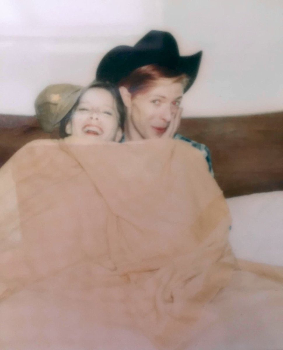 dark_shark's tweet photo. David Bowie and Candy Clark during the filming of The Man Who Fell To Earth, 1976 https://t.co/rTpblnLkX2