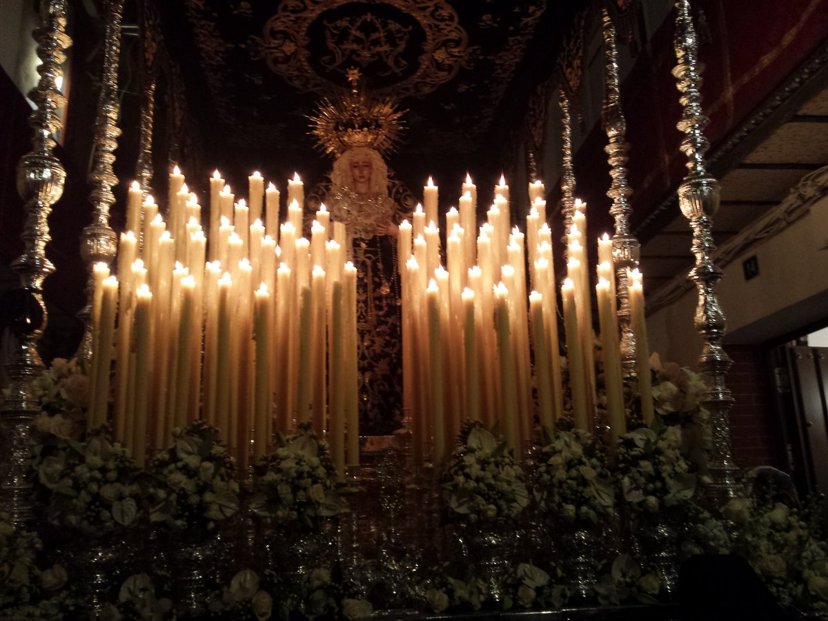 Antonio__DC's tweet photo. Virgen de la Soledad en el laberinto @H_Soledad_Pilas  @PilasCofrade https://t.co/OG7qgPDH5l