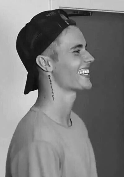 ollgnow's tweet photo. a única coisa que me interessa nisso tudo é ver o sorriso do justin no final, o resto é resto BRAZIL SUPPORT JB https://t.co/WQKUl1r7b9