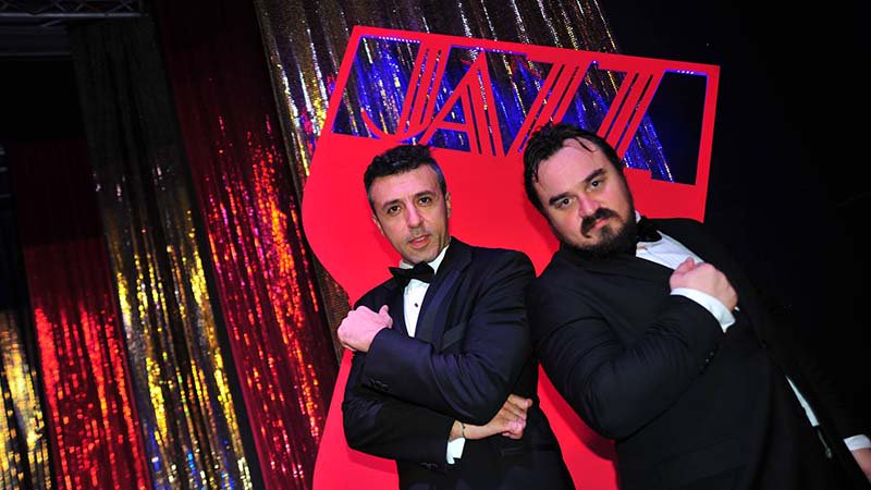 İzmir Two Tenors'la buluşuyor <a href="/TwoTenors/">Two Turkish Tenors</a> <a href="/AtilganGumus/">Atılgan Gümüş</a> <a href="/tenoregrande/">Cenk Bıyık</a> #etkinlik #konser #show
keyifizmir.com/two-tenors-kon…