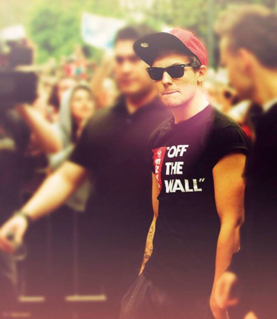 1DHQDaily's tweet photo. RETWEET! 

Reply 15x with voting tags

#BestFanArmy #Directioners #iHeartAwards https://t.co/2iYPq8pxhz