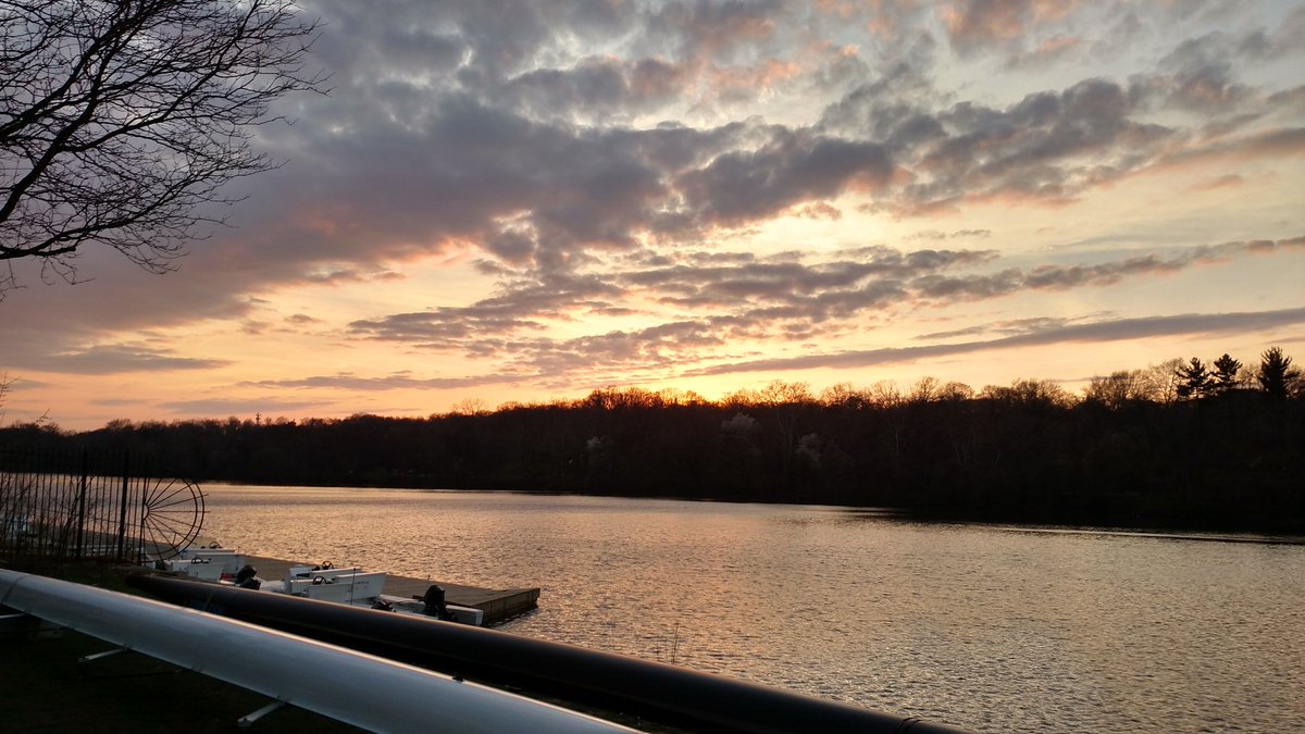 ColgateWROW's tweet photo. Sunset over Schuylkill River. Ready for our first race of spring 2016 tomorrow! https://t.co/QpBPYRuY3j