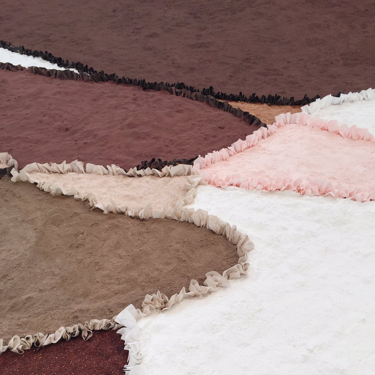 TerrenceLiew's tweet photo. #KarlaBlack at @davidzwirner #artworldspaces https://t.co/btS46lVsQK