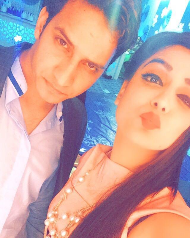 AnchorROHIT's tweet photo. Back Stage Click #FamliyFunction #Kanpur #Anchor #Comedian #CharacterArtist with Garima Kapoor https://t.co/DIod2hg8WG