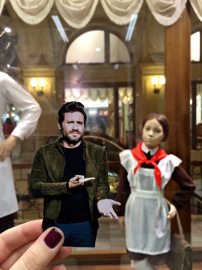 didisglair's tweet photo. @edgarramirez25 Roses are red so is the State
Let us be comrades because you're great✊😂
Happy b-day🌹
#EdgarInMoscow https://t.co/Gwh4Ukqt08