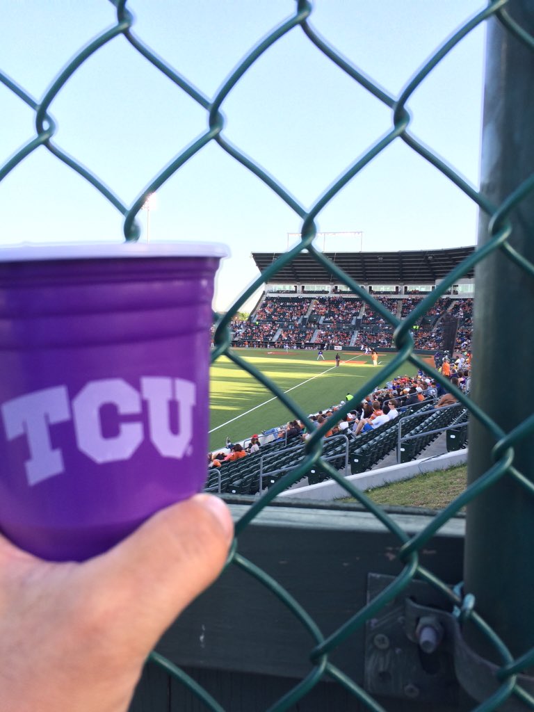 GDTLu's tweet photo. #GoFrogs #OccupyLeftField Longhorn Luxury Suite #BeatTexas https://t.co/CGug0XR1t2