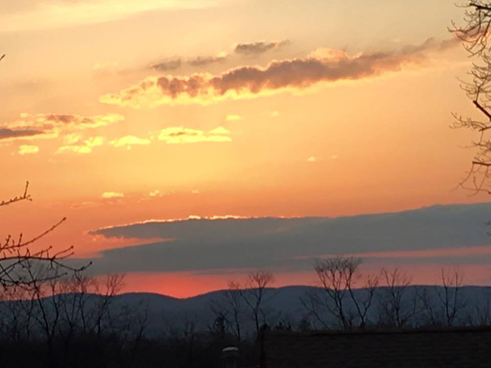BillyHallowell's tweet photo. Tonight's sunset. #GoodFriday #Jesus https://t.co/VS1ppt3Ys7