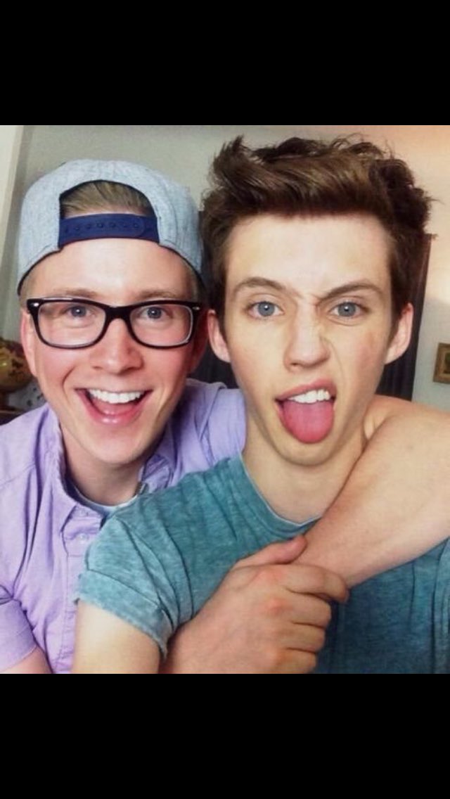 hotvnot's tweet photo. WHO IS HOTTER? 

RT for tronnor 
LIKE for troyler https://t.co/Cj1P8QV0wl