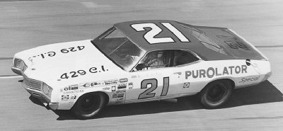 chevychevelle48's tweet photo. David Pearson took his 77th career win at Rockingham in 1973 starting 2nd, leading 396 laps. #nascar #Win77 https://t.co/PzVnjfbmcM