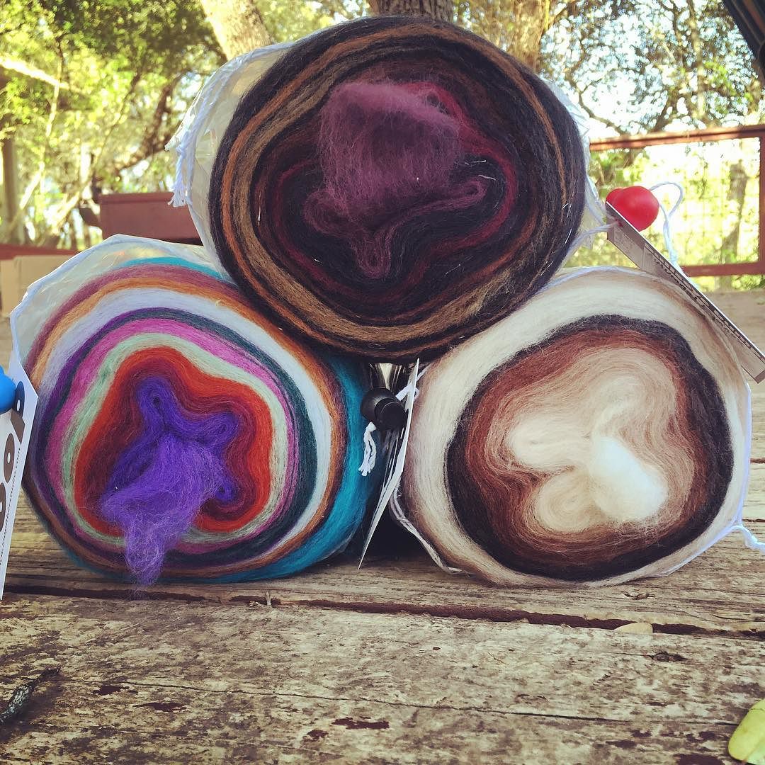 DragonwoolSheep's tweet photo. from heysnapcake :: swooning over my first #loopfiberstudio order. i want all the bullseye bumps now!! 💜💙💛💚 https://t.co/kCj8VxIcwm
