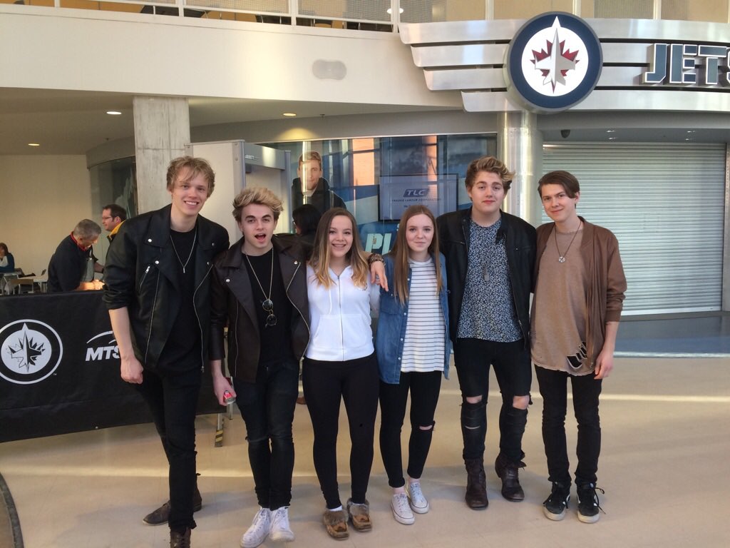 MurdockMadison's tweet photo. when u see @Panicland at the Marianas Trench concert #panicland @cece_woloskoski https://t.co/gPaJeMjvk9